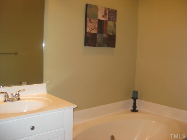 6405 Nowell Pointe Drive Raleigh, NC 27607 - Photo 13 of 19 ALSO A GARDEN TUB IN THE MASTER BATH.