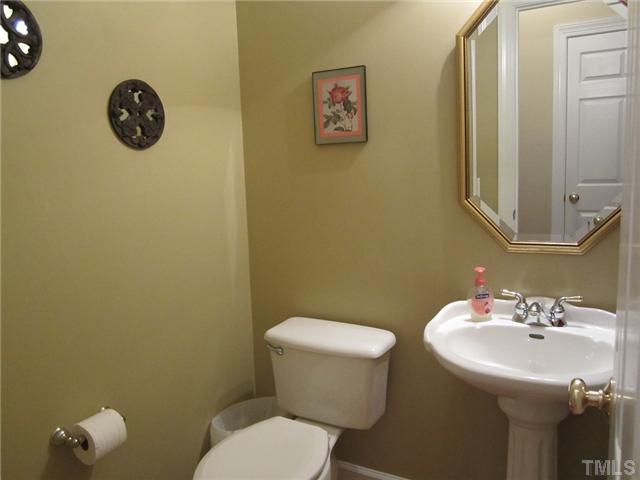 6405 Nowell Pointe Drive Raleigh, NC 27607 - Photo 10 of 19 Downstairs powder room.