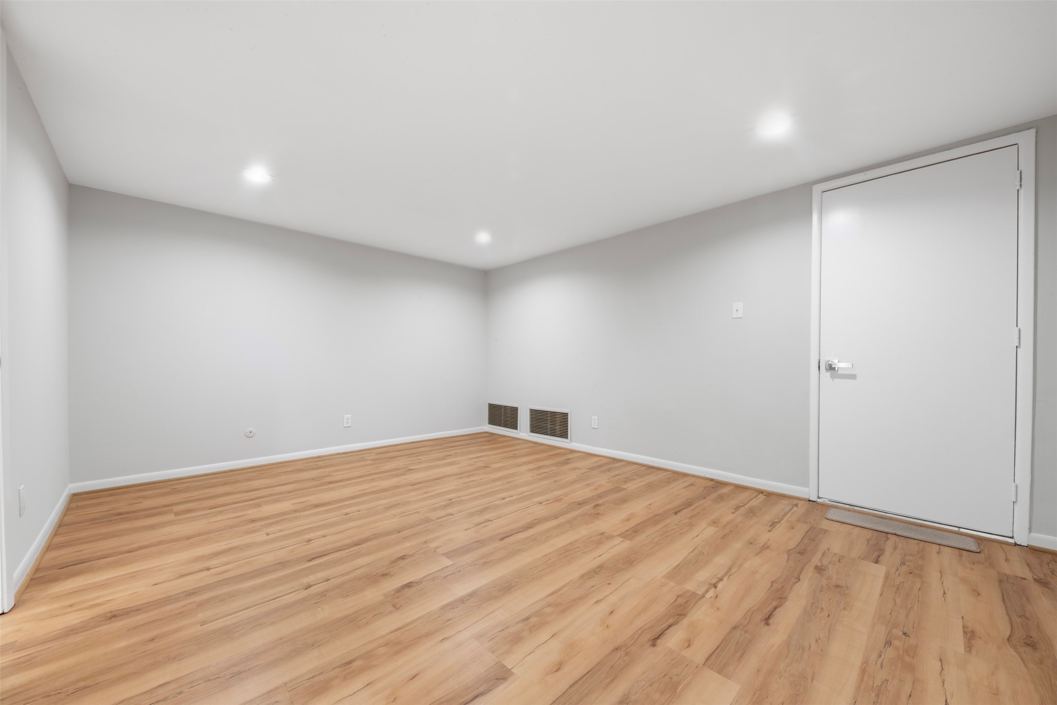 3141 Bissonnet Street Houston, TX 77005 - Photo 14 of 45 a view of empty room with wooden floor