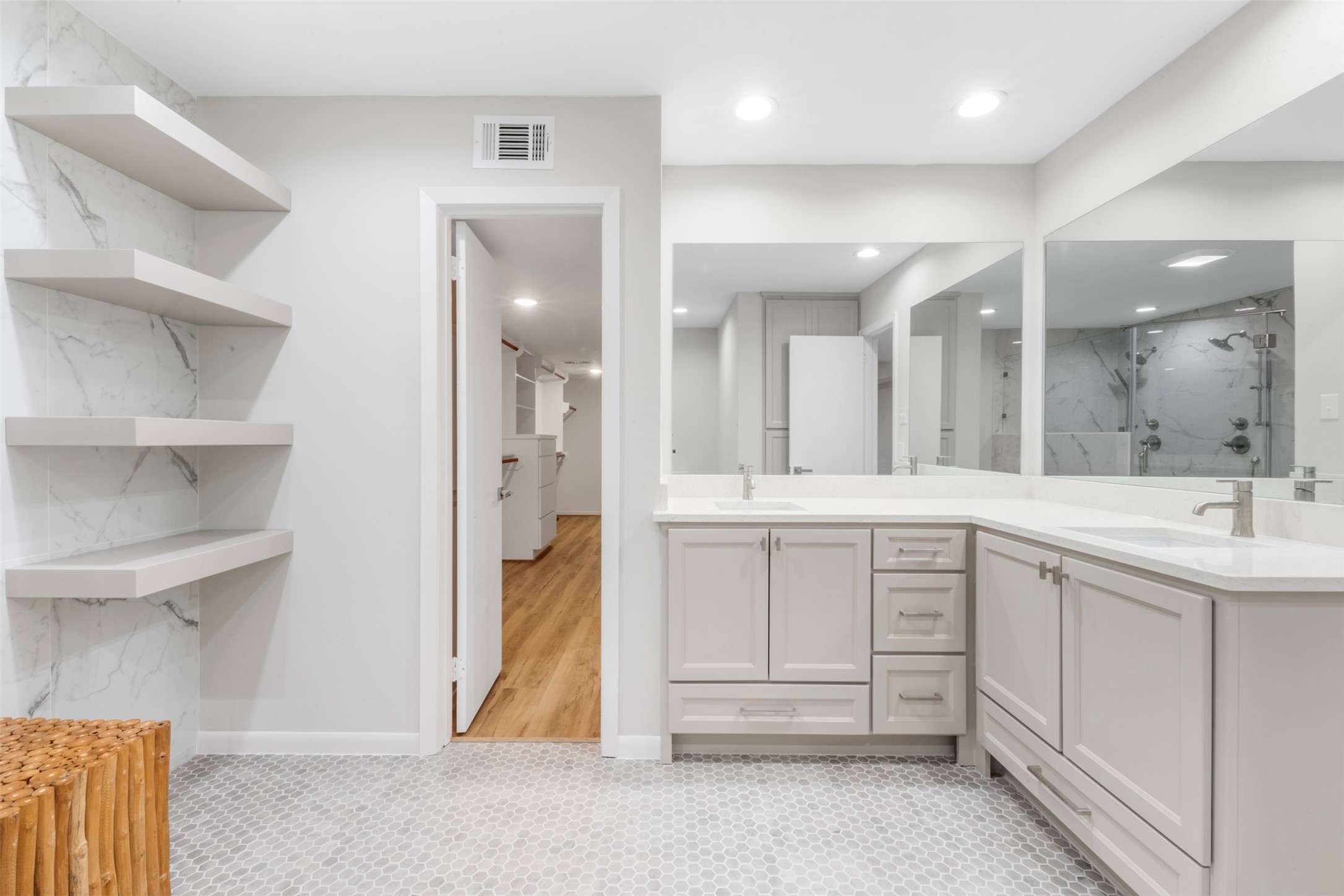 3141 Bissonnet Street Houston, TX 77005 - Photo 28 of 45 a spacious bathroom with a sink and a mirror