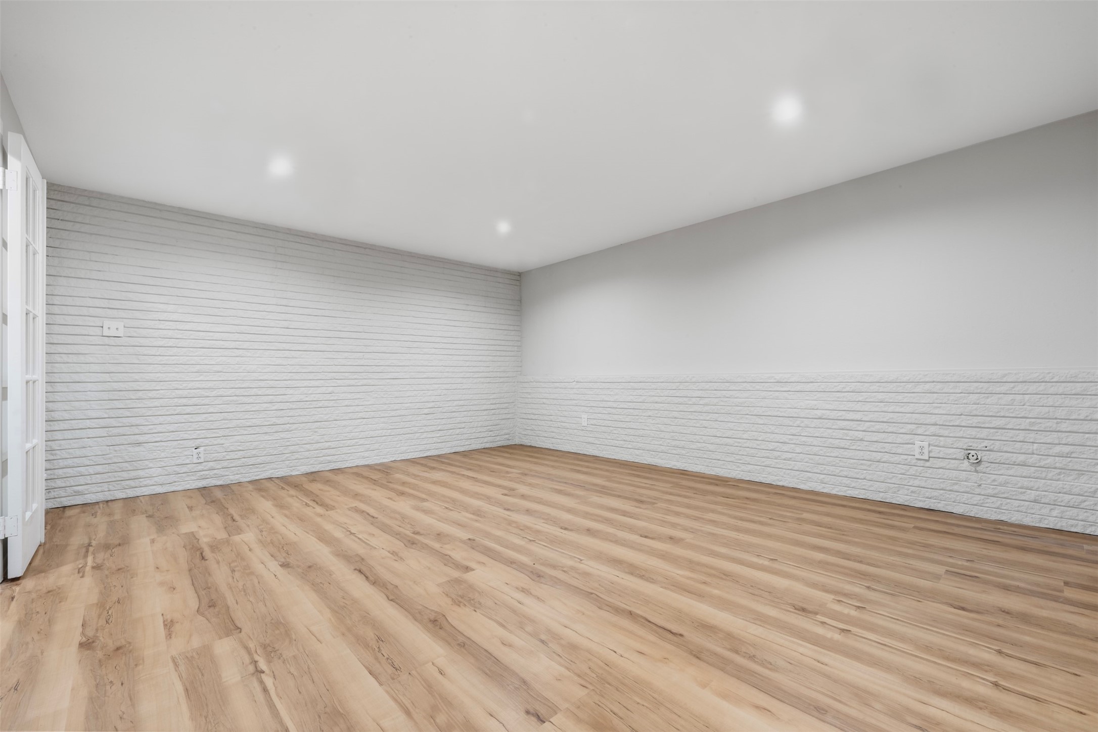 3141 Bissonnet Street Houston, TX 77005 - Photo 4 of 45 a view of empty room with wooden floor