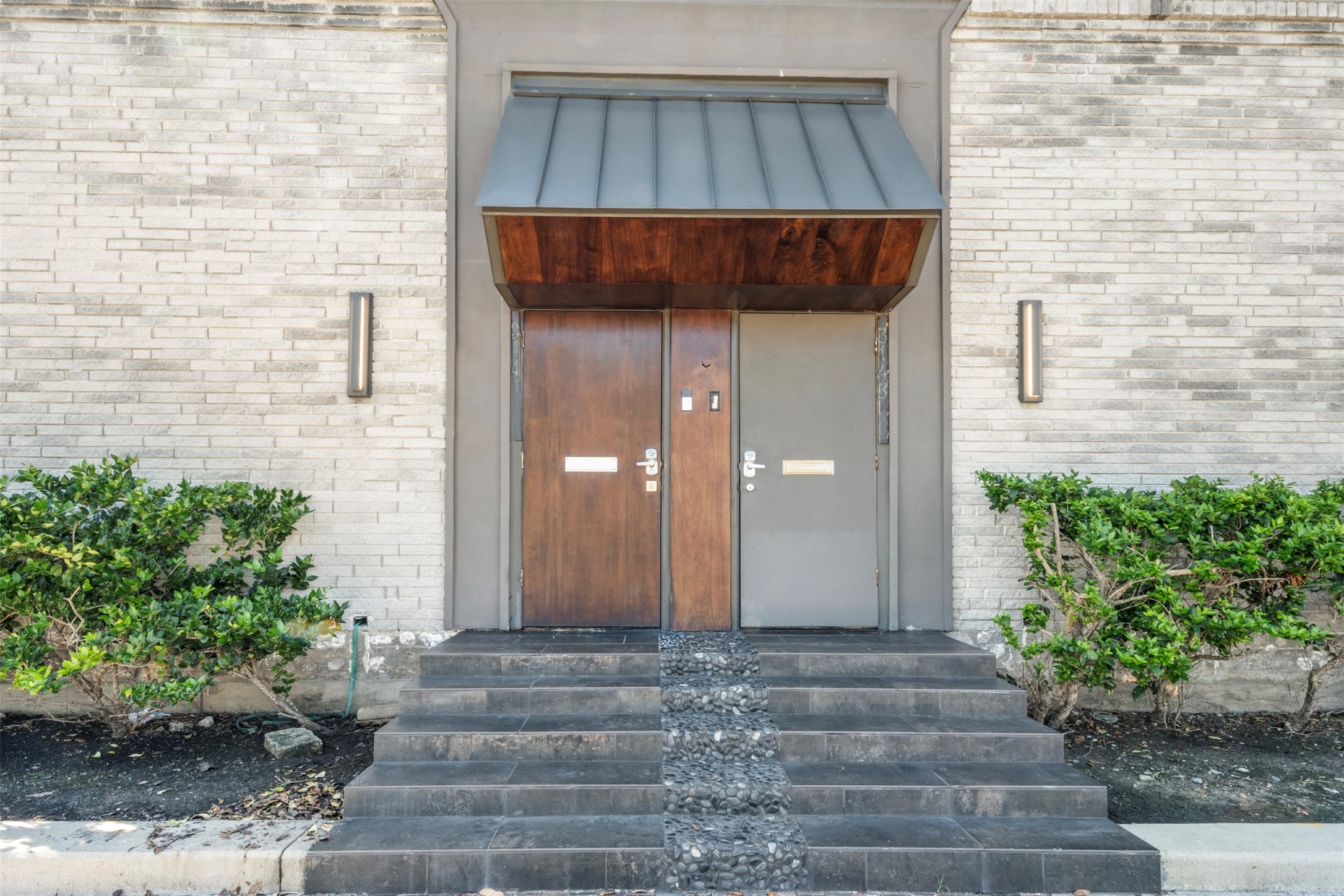 3141 Bissonnet Street Houston, TX 77005 - Photo 6 of 45 a front view of a house with stairs
