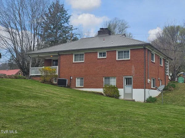 $199,900 | 612 Oakwood Avenue, Pennington Gap, VA 24277