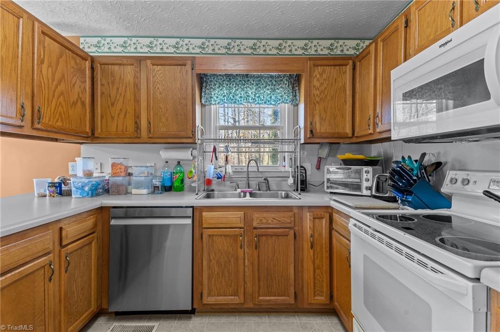 115 Pickett Road Lexington, NC 27295 - Photo 21 of 41 Gallery Image 21