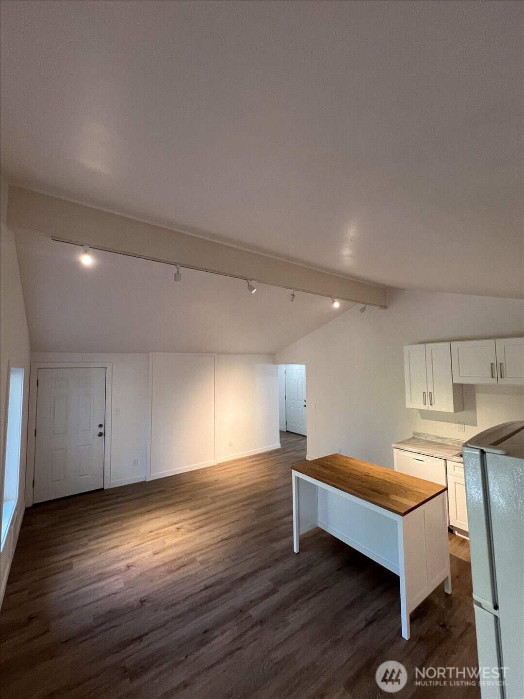 10443 17th Avenue Southwest Seattle, WA 98146 - Photo 28 of 40