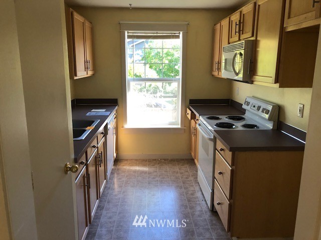 26413 Barrett Road Northeast Kingston, WA 98346 - Photo 3 of 7 Gallery Image 3