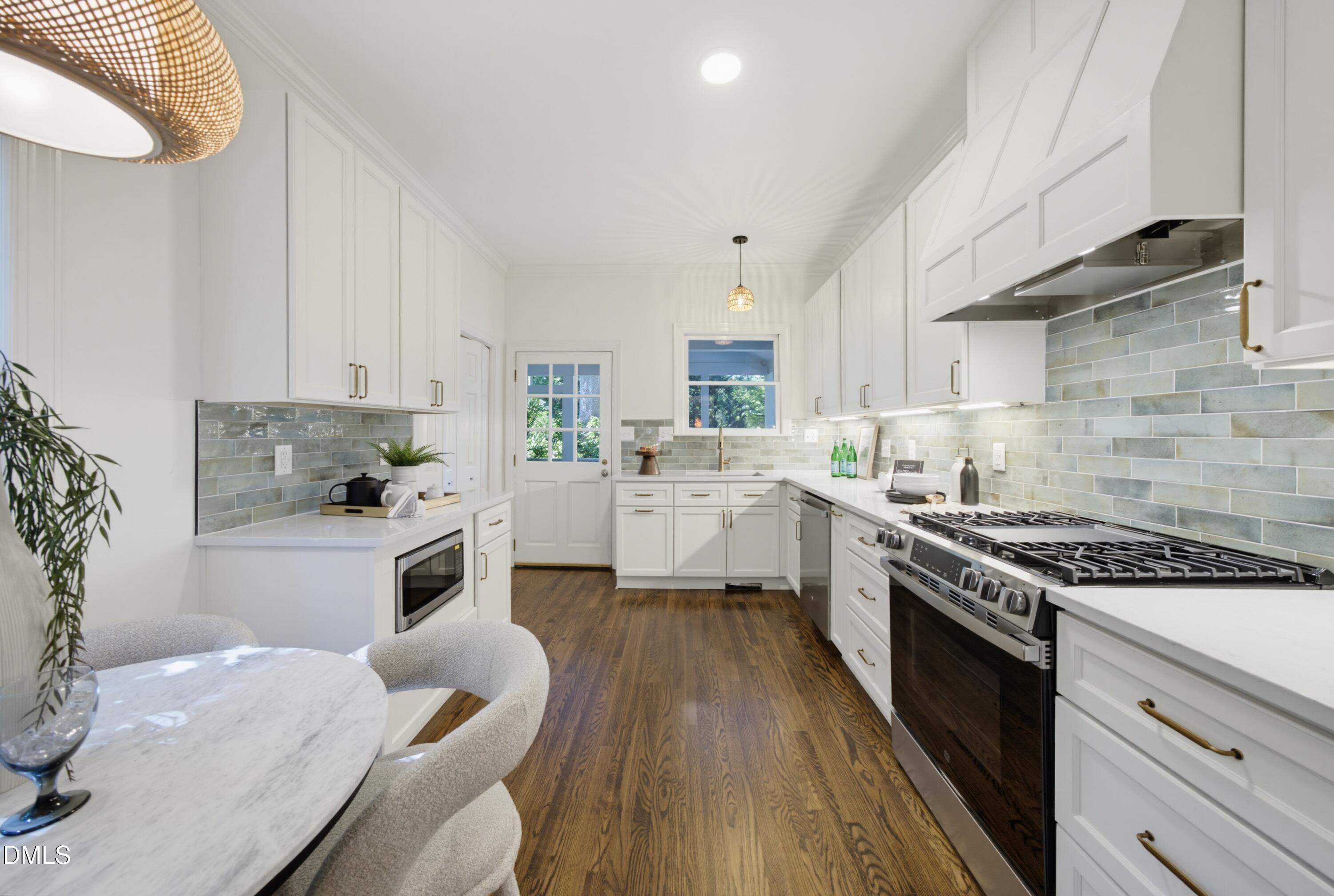 Kitchen and Casual Dining