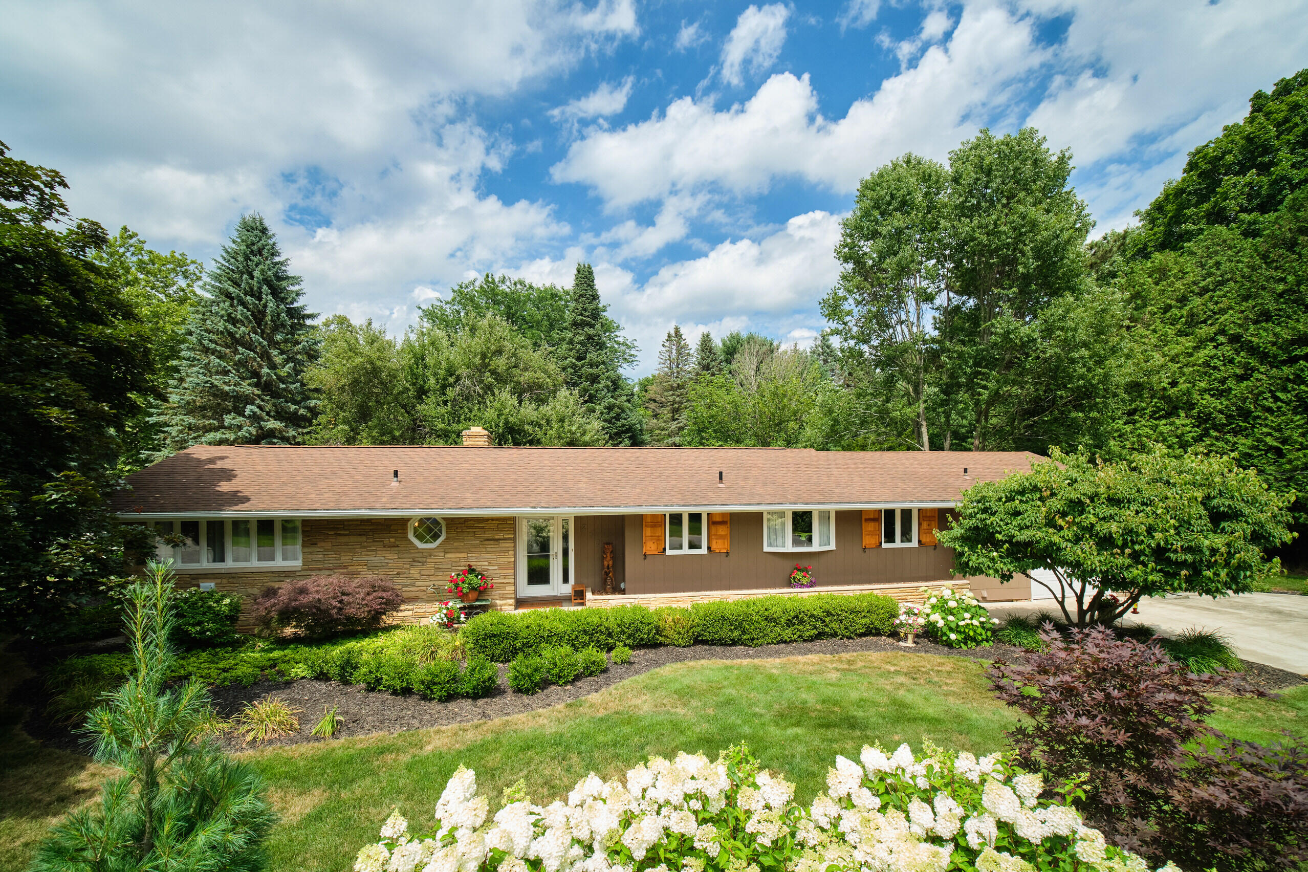 212 Pinecrest Road Whitehall, MI 49461 - Photo 2 of 77 212_Pinecrest_Rd-63