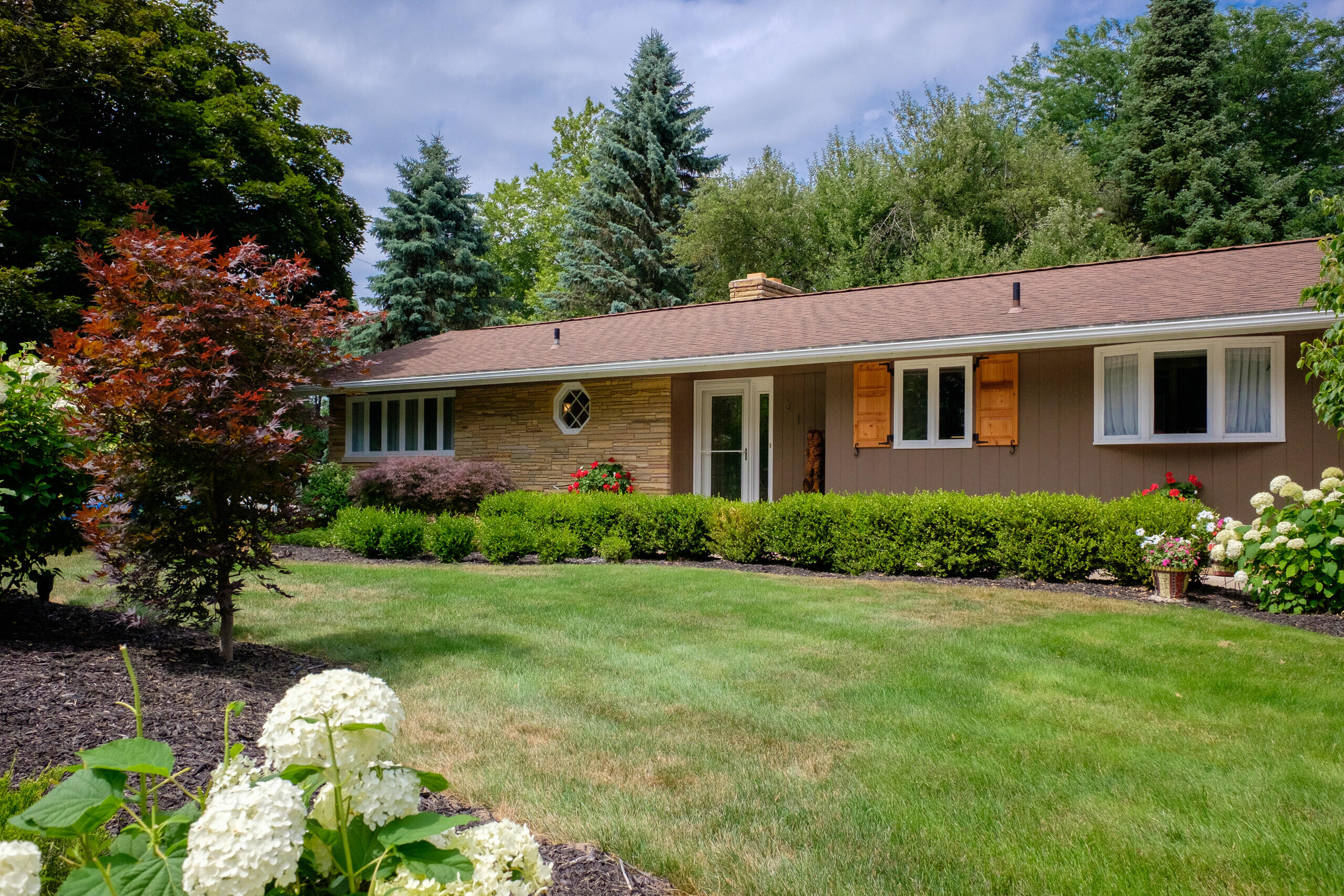 212 Pinecrest Road Whitehall, MI 49461 - Photo 3 of 77 212_Pinecrest_Rd-05