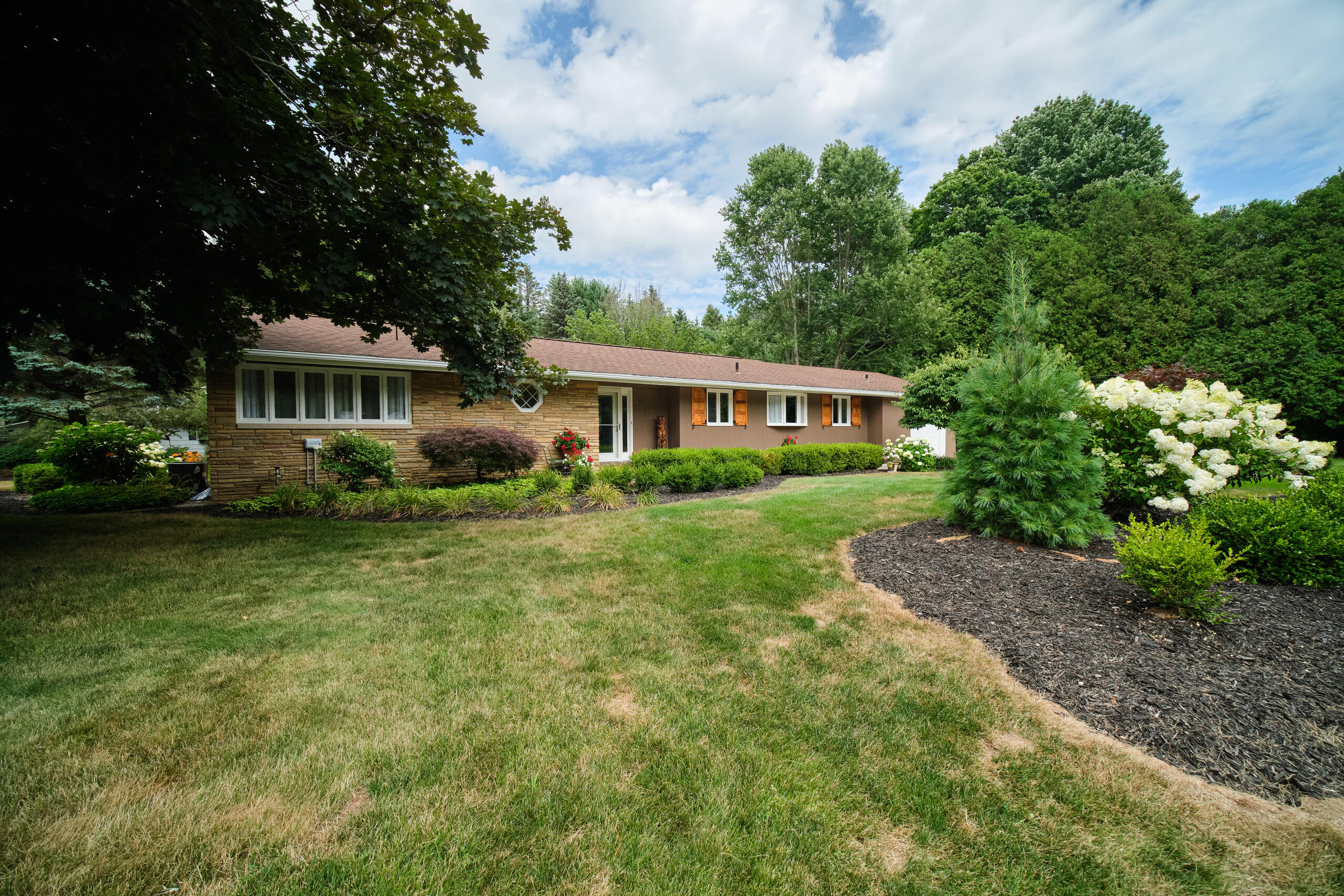 212 Pinecrest Road Whitehall, MI 49461 - Photo 60 of 77 212_Pinecrest_Rd-60
