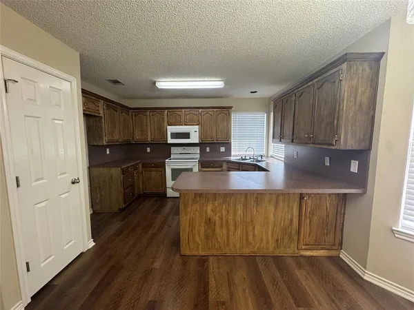 $2,000 | 6918 Sayle Street, Greenville, TX 75402