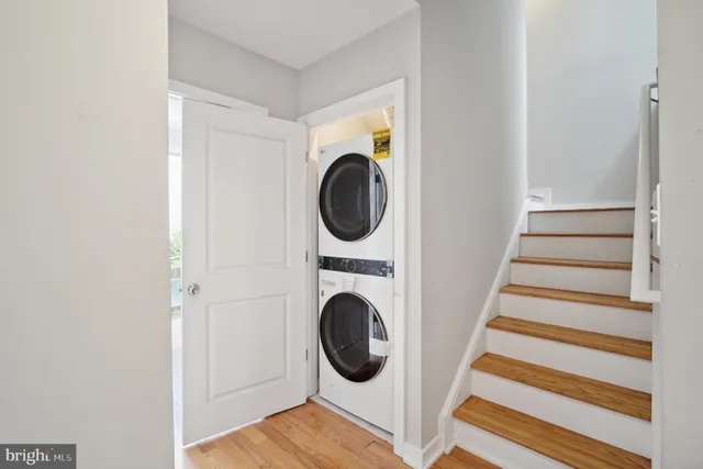 a view of a bedroom with washer and dryer