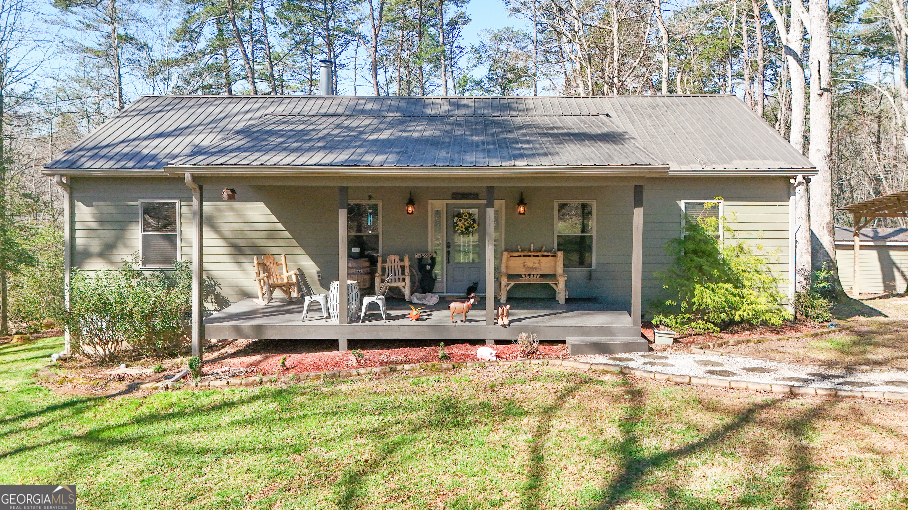 a view of outdoor space yard and porch