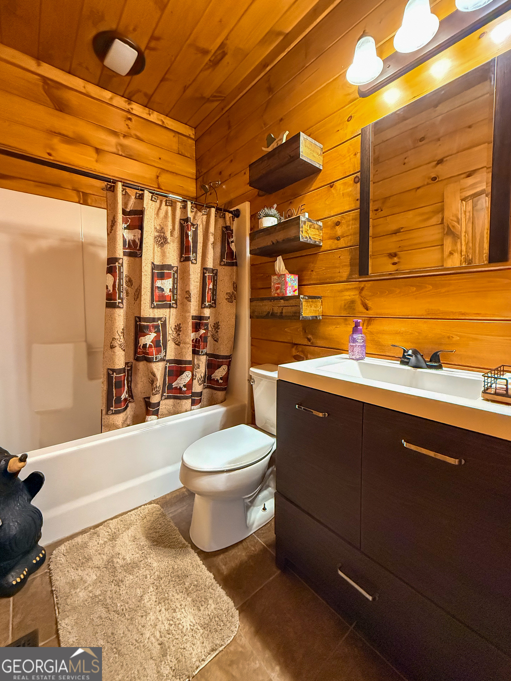 186 Holly Lane Cleveland, GA 30528 - Photo 19 of 58 a bathroom with a toilet a sink and shower