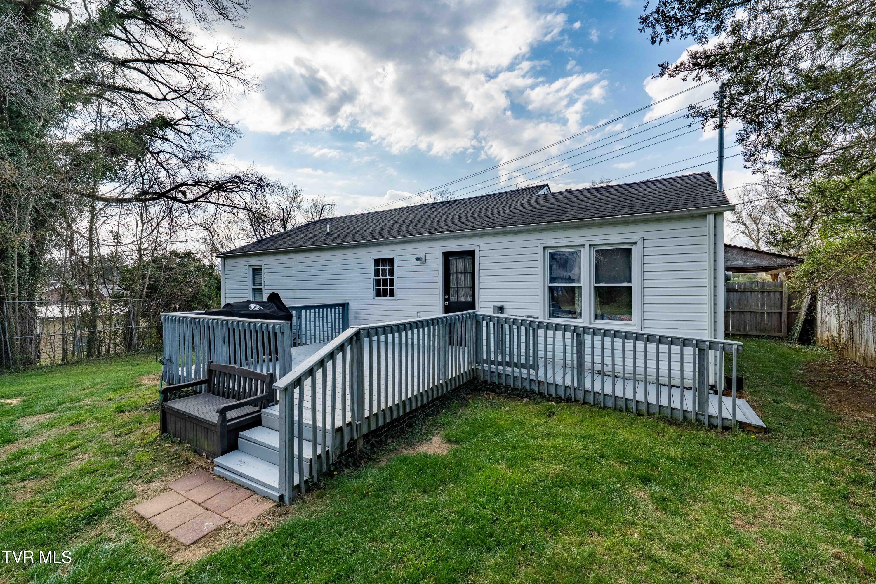 3402 West Walnut Street Johnson City, TN 37604 - Photo 7 of 66 3402 west walnut (32 of 66)