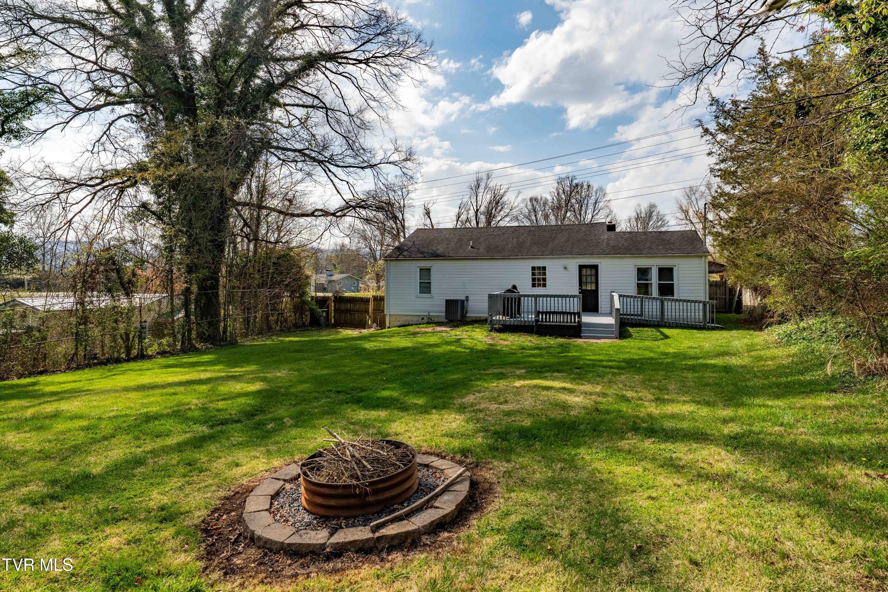3402 West Walnut Street Johnson City, TN 37604 - Photo 9 of 66 3402 west walnut (39 of 66)