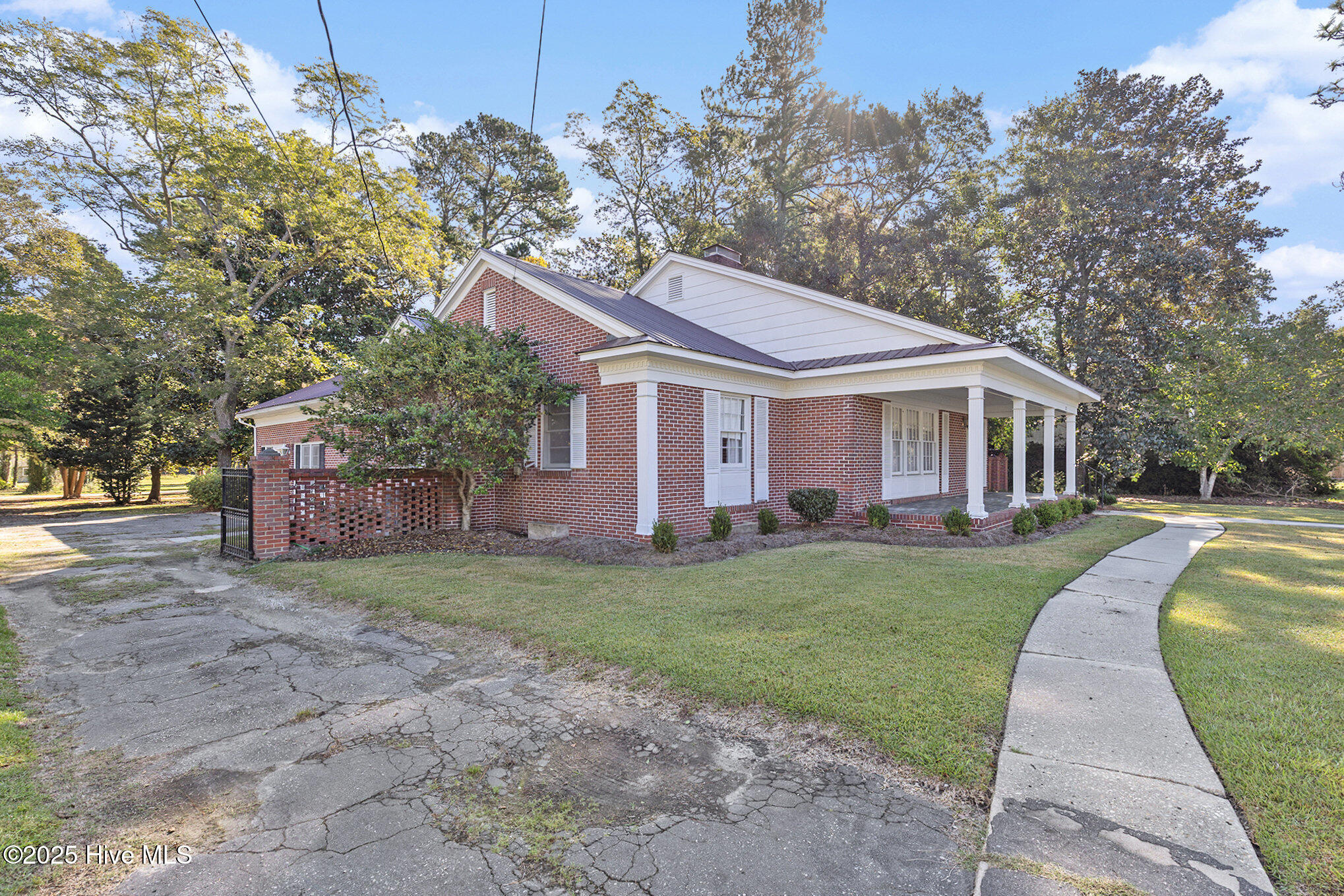211 Pireway Road Tabor City, NC 28463 - Photo 5 of 46 Driveway View