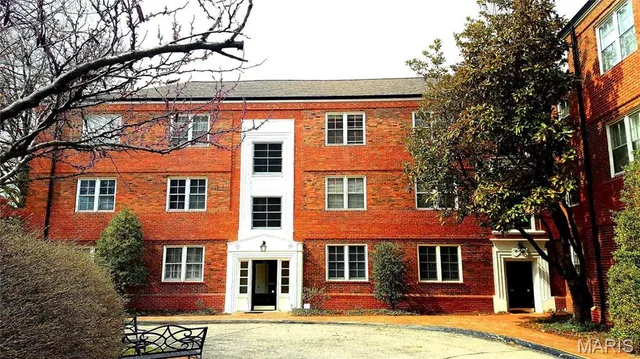 $1,495 | 925 South Hanley Road, Unit E, St. Louis, MO 63105