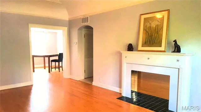 $1,495 | 925 South Hanley Road, Unit E, St. Louis, MO 63105