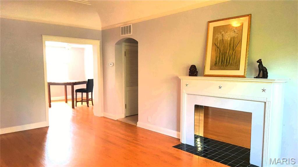 925 South Hanley Road, Unit E St. Louis, MO 63105 - Photo 3 of 8