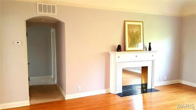 $1,495 | 925 South Hanley Road, Unit E, St. Louis, MO 63105