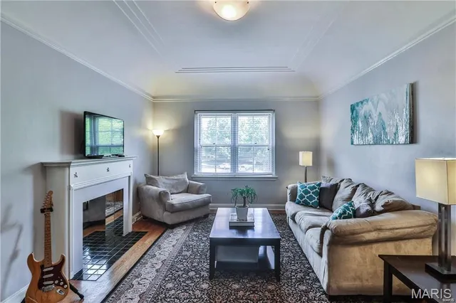 $1,495 | 925 South Hanley Road, Unit E, St. Louis, MO 63105