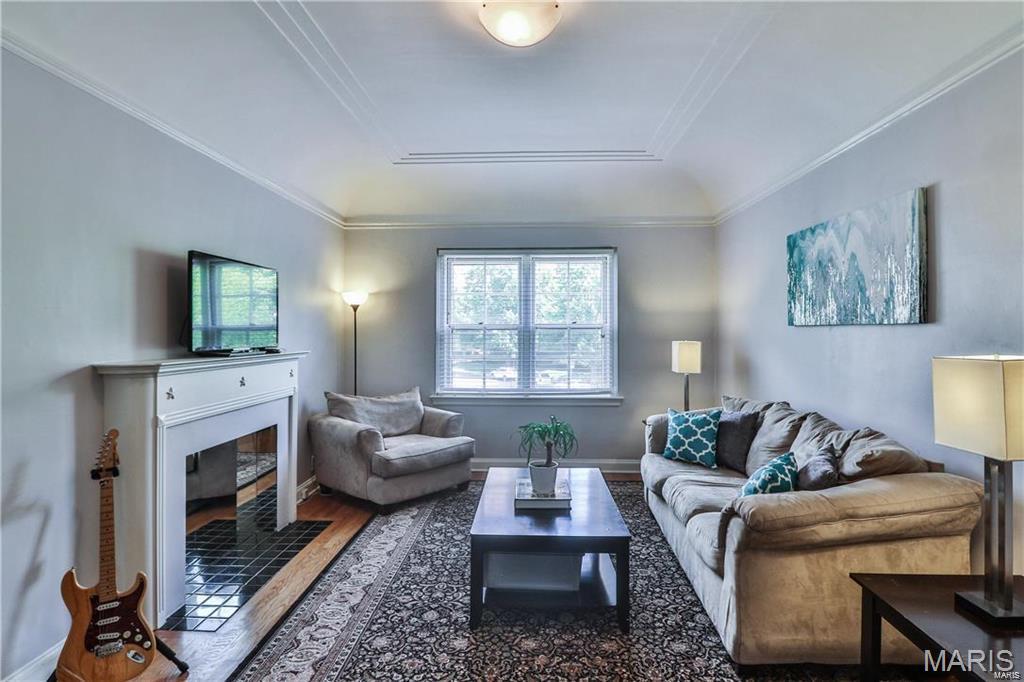 925 South Hanley Road, Unit E St. Louis, MO 63105 - Photo 5 of 8