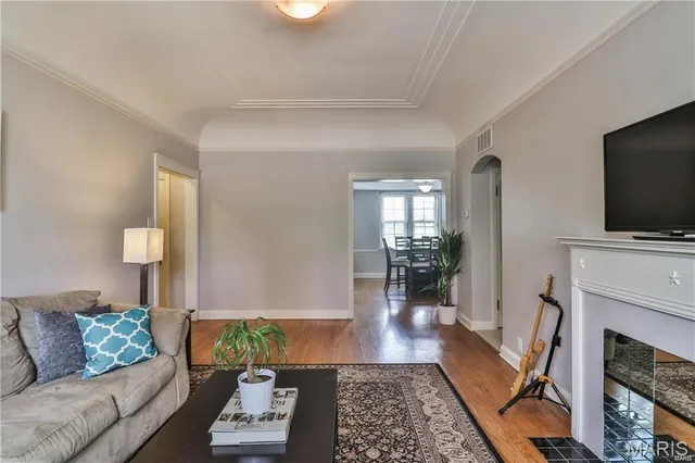 $1,495 | 925 South Hanley Road, Unit E, St. Louis, MO 63105