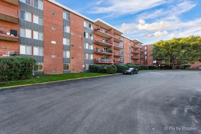 $189,000 | 16 East Old Willow Road, Unit 417S, Prospect Heights, IL 60070