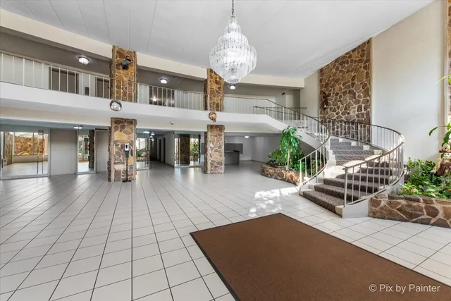 $189,000 | 16 East Old Willow Road, Unit 417S, Prospect Heights, IL 60070