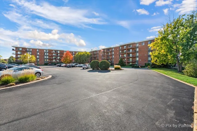 $189,000 | 16 East Old Willow Road, Unit 417S, Prospect Heights, IL 60070