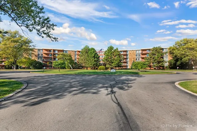 $189,000 | 16 East Old Willow Road, Unit 417S, Prospect Heights, IL 60070