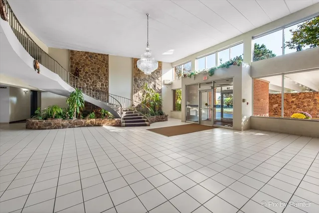 $189,000 | 16 East Old Willow Road, Unit 417S, Prospect Heights, IL 60070