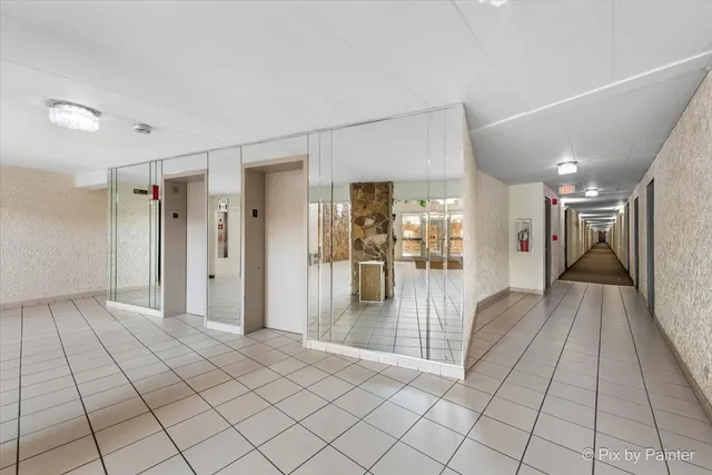 $189,000 | 16 East Old Willow Road, Unit 417S, Prospect Heights, IL 60070