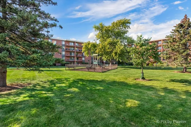 $189,000 | 16 East Old Willow Road, Unit 417S, Prospect Heights, IL 60070