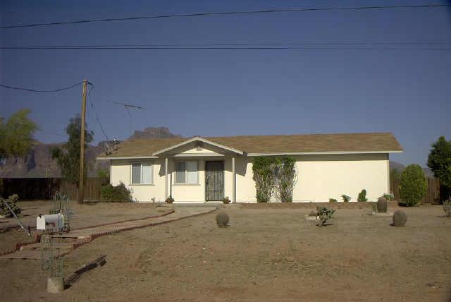 521 North Hilton Road Apache Junction, AZ 85119 - Photo 1 of 6 Primary Photo