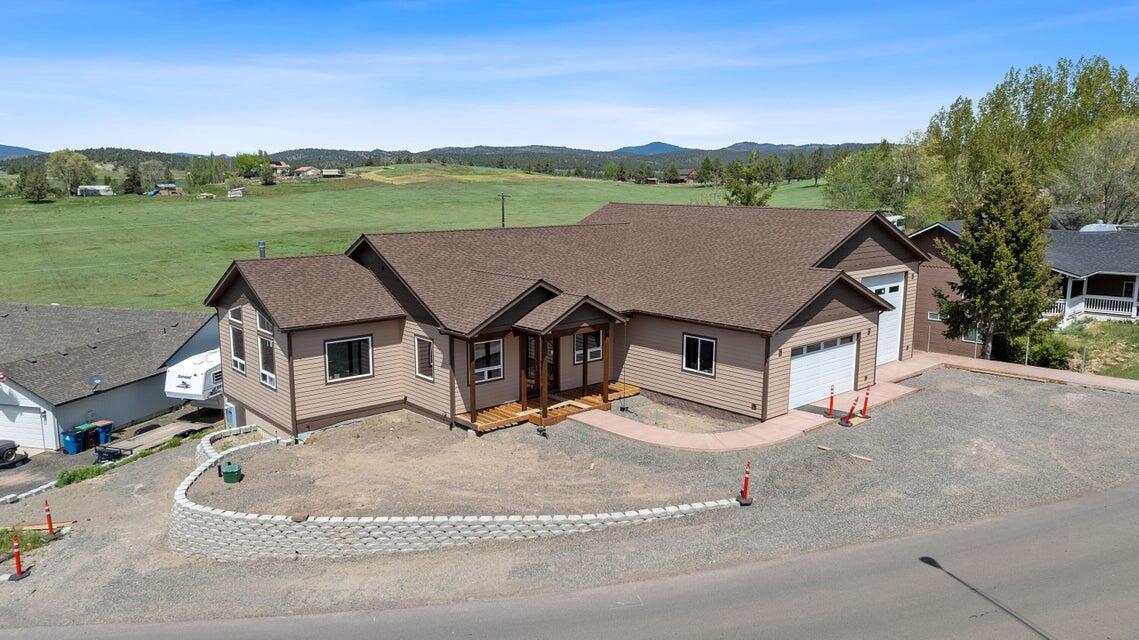 3248 Northeast Yellowpine Road Prineville, OR 97754 - Photo 3 of 30 2