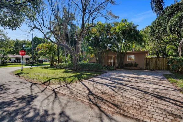$6,200 | 20 Northwest 101st Street, Miami Shores, FL 33150