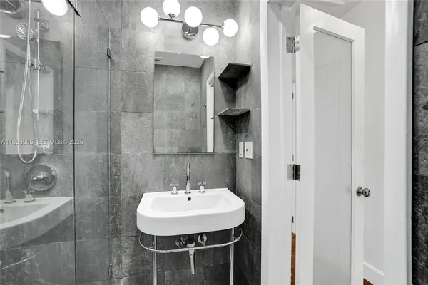 $6,200 | 20 Northwest 101st Street, Miami Shores, FL 33150