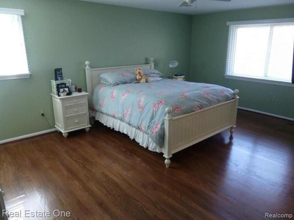 35124 Spring Hill Road Farmington, MI 48331 - Photo 14 of 27 Master bedroom with wood floors