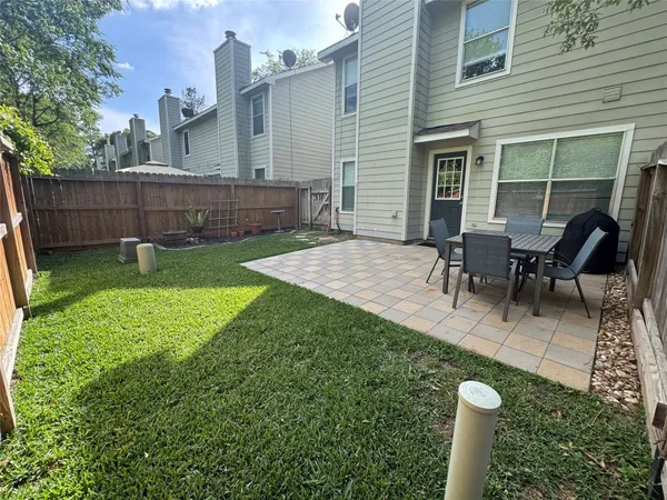 $2,000 | 226 South Walden Elms Circle, The Woodlands, TX 77382