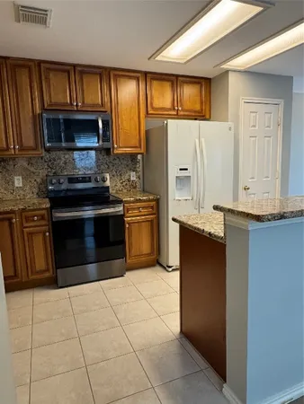 $2,000 | 226 South Walden Elms Circle, The Woodlands, TX 77382