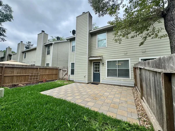 $1,900 | 226 South Walden Elms Circle, The Woodlands, TX 77382
