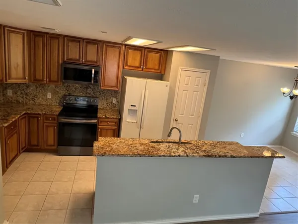 $2,000 | 226 South Walden Elms Circle, The Woodlands, TX 77382