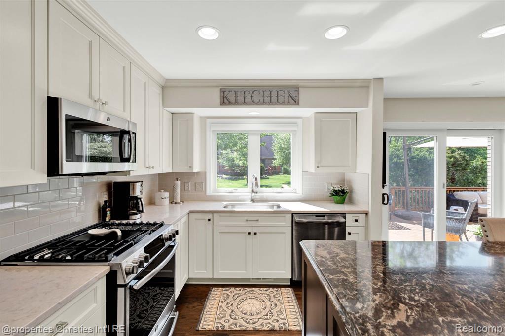 3198 Courtfield Drive Rochester Hills, MI 48309 - Photo 14 of 53