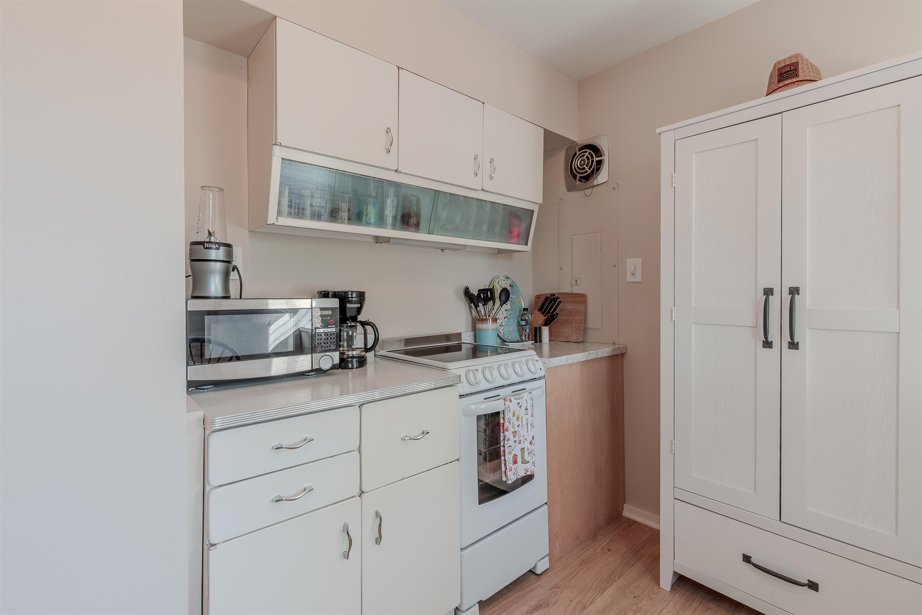 34 Holiday Road Villas, NJ 08251 - Photo 11 of 44 a kitchen with cabinets and window