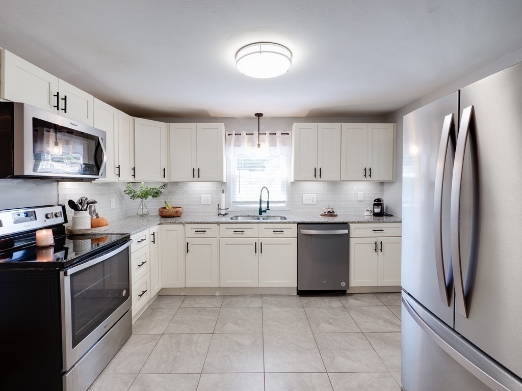 161 Robinson Road West Springfield, MA 01089 - Photo 3 of 33 Gallery Image 3