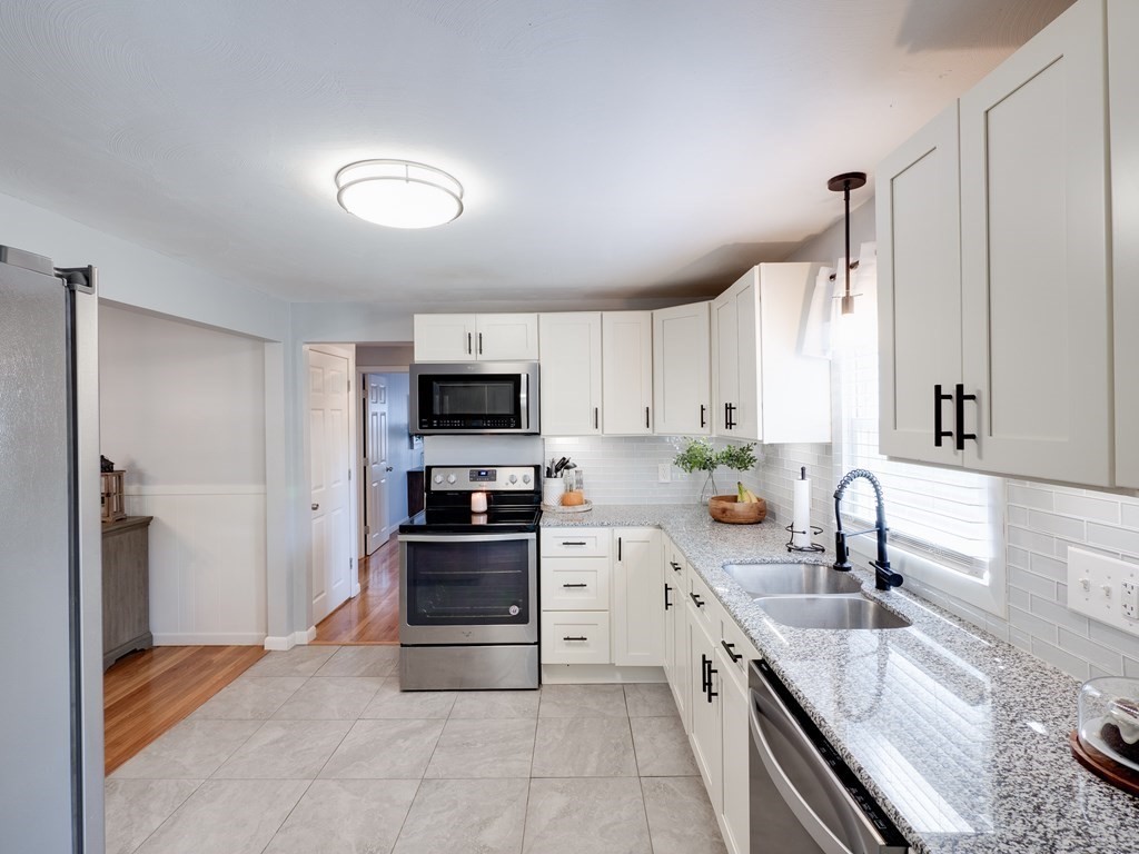 161 Robinson Road West Springfield, MA 01089 - Photo 9 of 33 Gallery Image 9