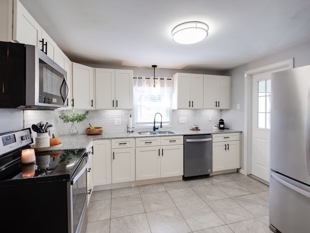 161 Robinson Road West Springfield, MA 01089 - Photo 10 of 33 Gallery Image 10