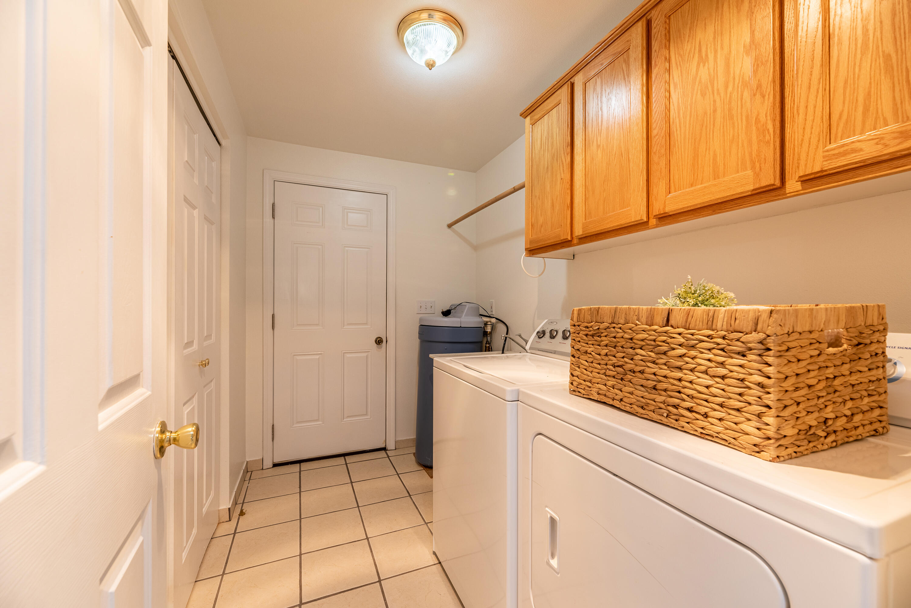 2466 Northeast Yellowpine Road Prineville, OR 97754 - Photo 23 of 32 laundry 2